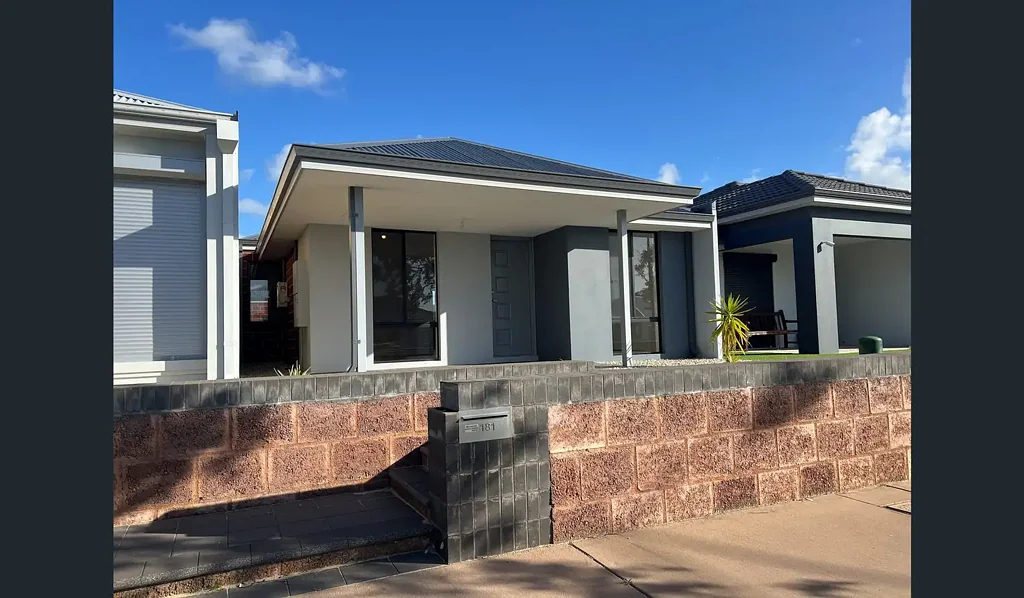 Modern, Peaceful Living in this 2x2 Gem