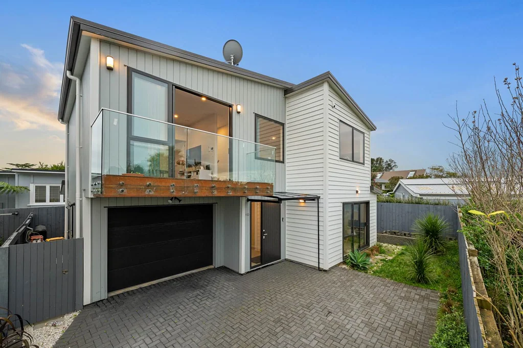 Te Atatu South 4chambre Sun, View, Serenity–Elevated, Modern & Standalone!