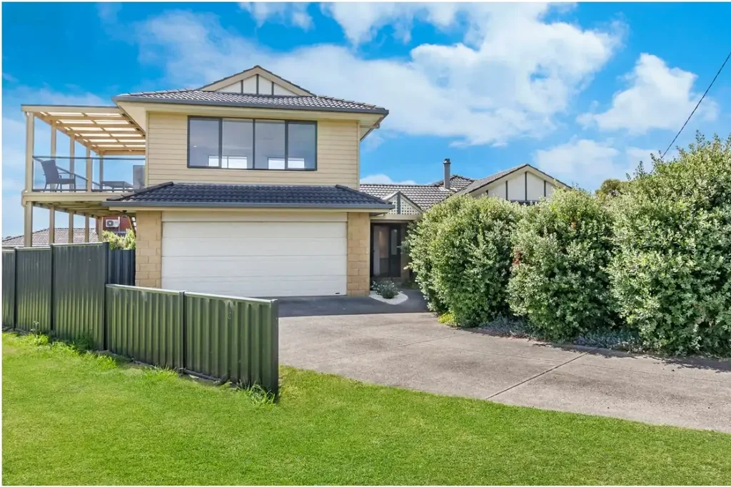 SHORT TERM RENTAL - Beautifully Presented Fully Furnished Home in Port Fairy