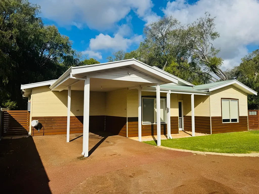 APPLICATION PENDING Beachside beauty!