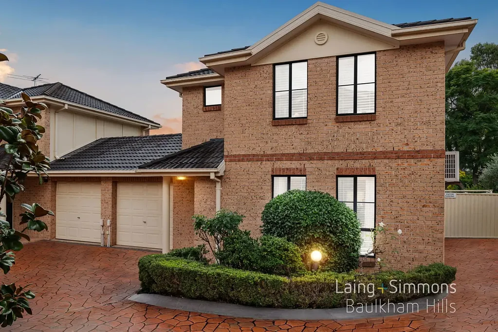 Baulkham Hills 2房 Jasper学区联排 现代翻新厨房 阔景后院 多功能户外 瀑布石材台面 静谧街道 便捷交通 Elegantly Renovated Townhouse! Walking Distance to Jasper Road Public School
