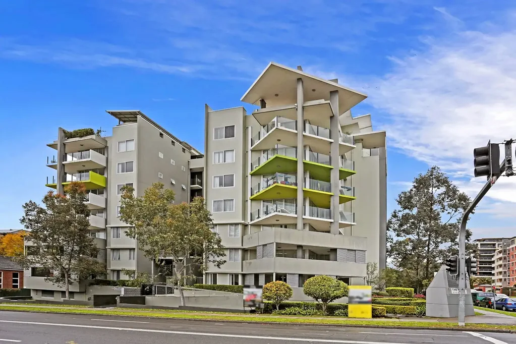 Modern Apartment Living with Stunning Views - Prime Location in Waitara/Hornsby
