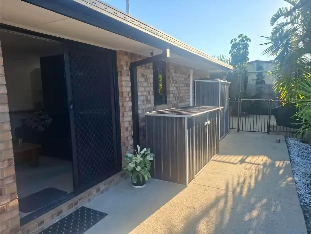1 BEDROOM FLAT WITH 3 MONTH LEASE AVAILABLE