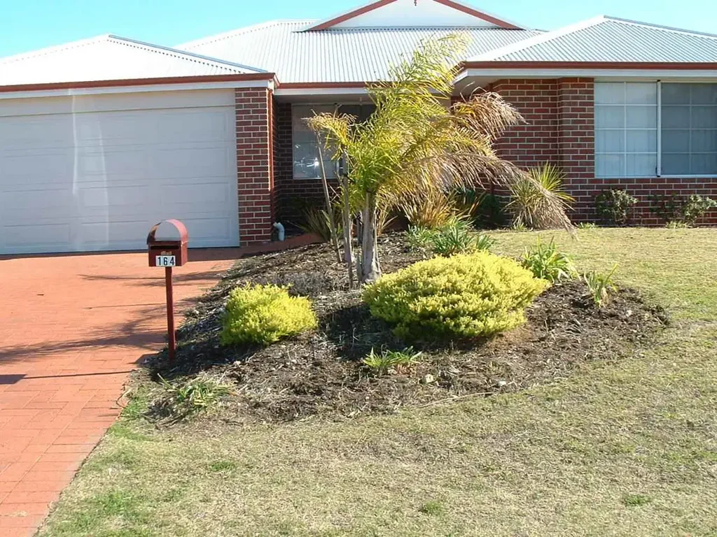 Spacious 4x2 Family Home with Large Living Areas, and Entert