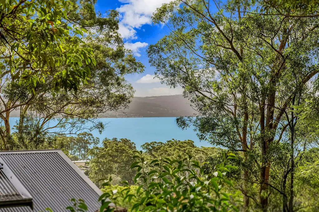 Saratoga 4房  Bring Your Tool Box | North-Facing Opportunity + Water Views