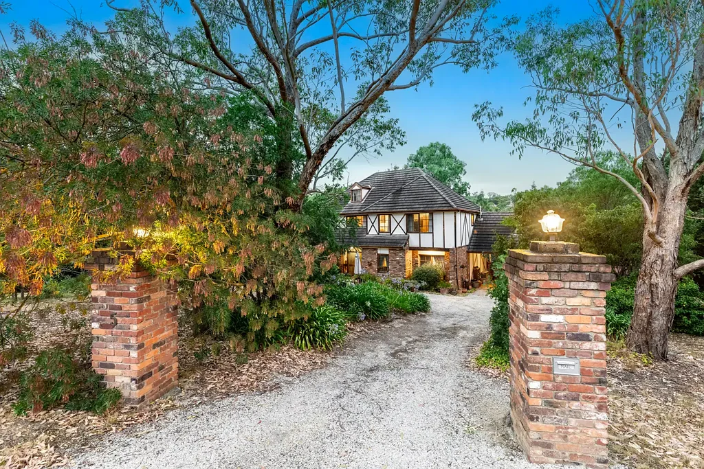 5 Dobell Drive, Eltham, VIC 3095
