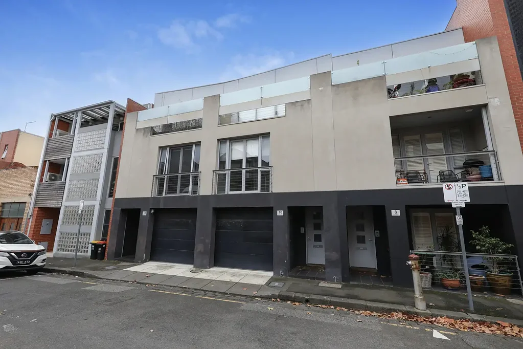 MULTI_LEVEL 3BR TOWNHOUSE !