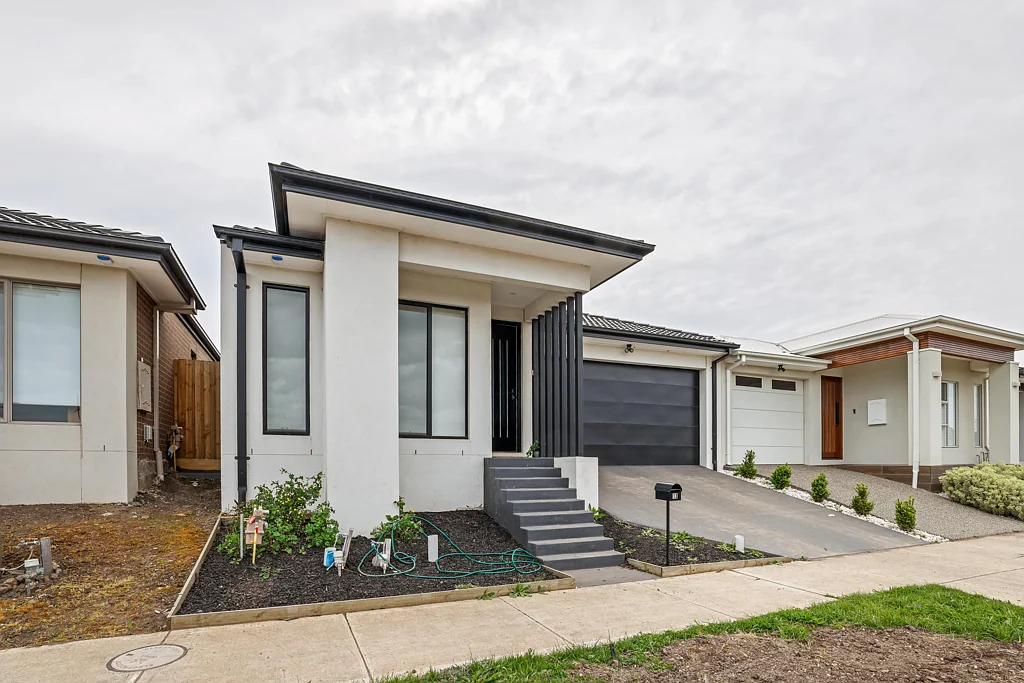 Wollert 4 Bedroom Stylish Family Living in Prime Burley Park Location