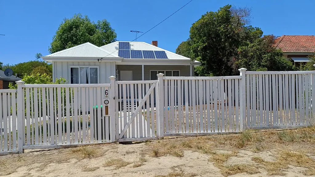 Charming & Renovated 3x2 Home - Stylish & Energy Efficient!