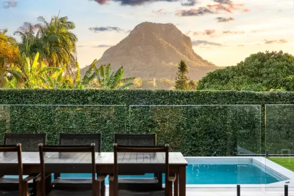 PRIVATE POMONA PARADISE