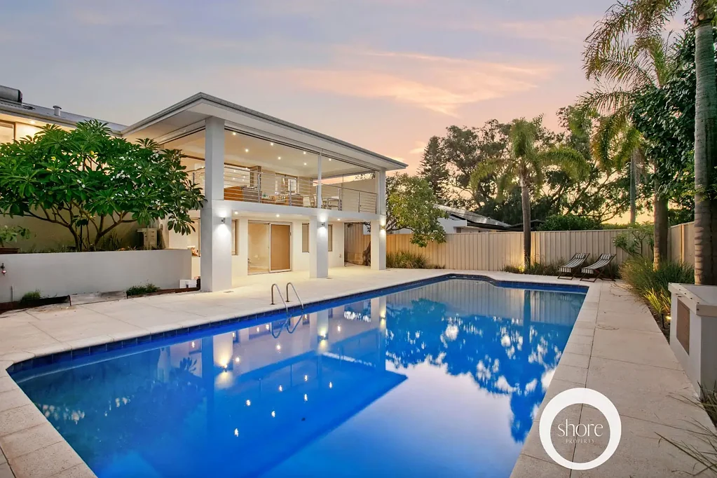 City Beach 5chambre Large Renovated Family Home | North Facing Gardens & Resort Pool | Whisper Quiet Street