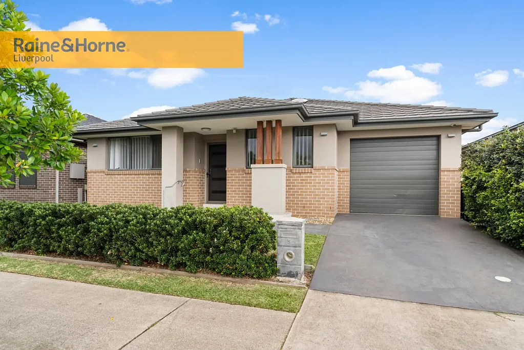 Oran Park 4બેડરૂમ Spacious 4-Bedroom Family Home in a Quiet Location