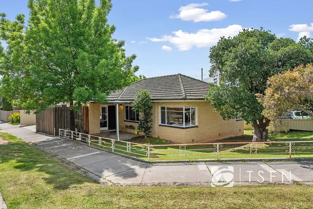 26 Marshall Crs, Kennington, VIC 3550