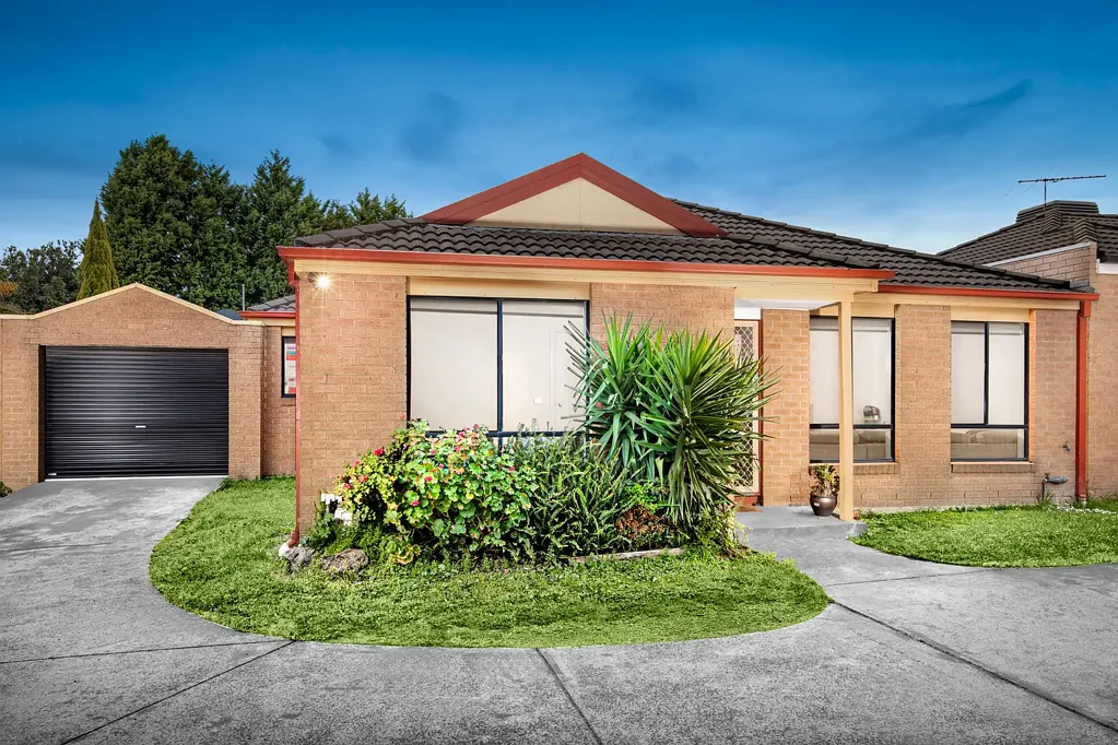 Epping 3房 Epping便捷生活 3卧带柜 采光客厅 设备厨房 低维庭院 车库备位 Low-Maintenance Living in a Prime Epping Location