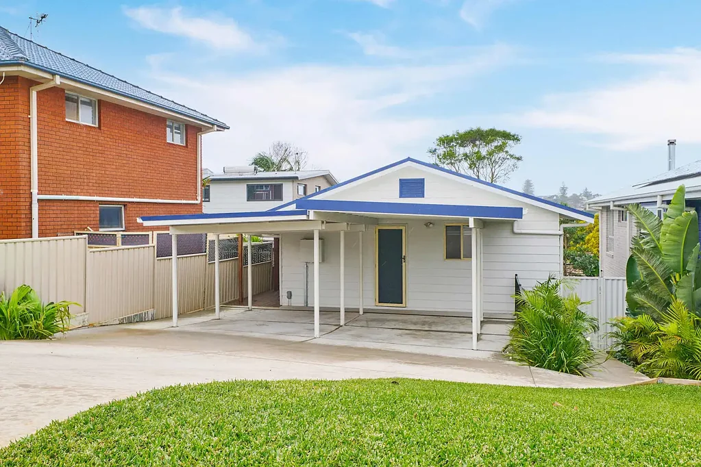 CONVENIENT LIVING IN A BRILLIANT LOCATION!