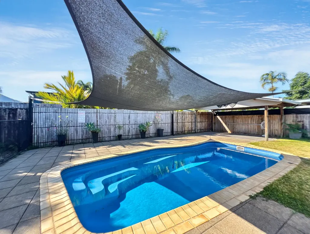 Bayview Heights 3房  Spacious Family Haven on 708m² with Pool, Patio & Shed