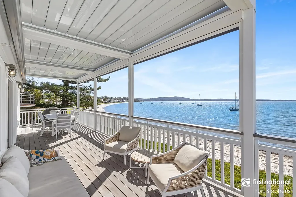 Salamander Bay 4Kwarto STUNNING WATERFRONT-RESERVE LIVING WITH TIMELESS COASTAL CHARM