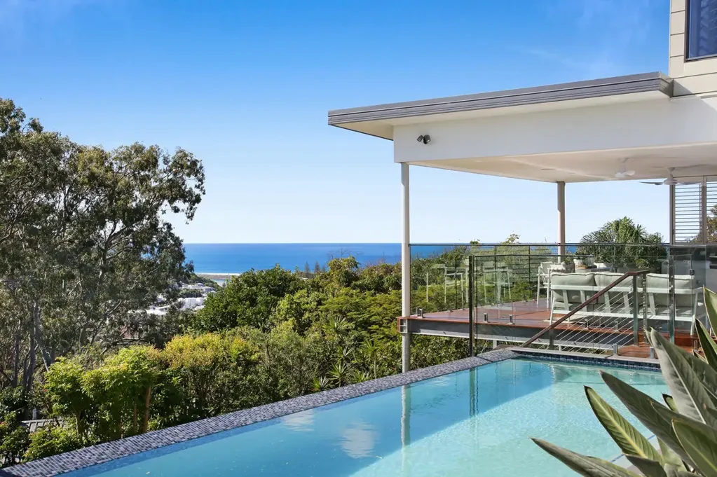 Burleigh Heads 4غرفة نوم Entertainer's Retreat Overlooking Tallebudgera Creek and Burleigh Headland