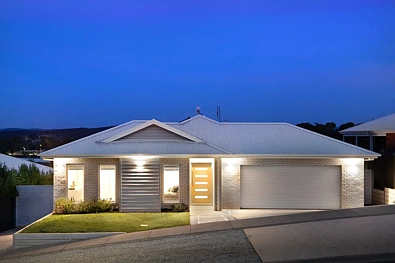 Mckenzie Hill 4Zimmer Designer living with resort-style appeal and views - heated pool!