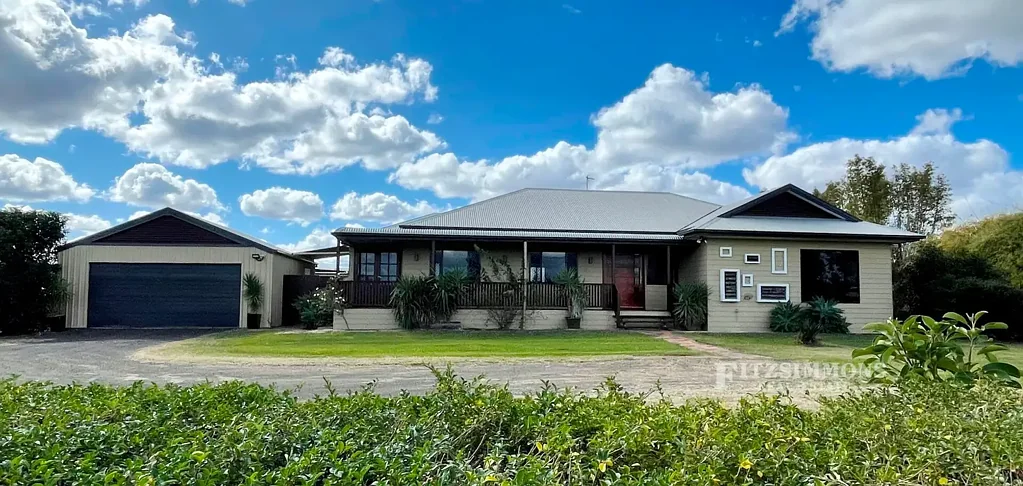 Dalby 4房  EXCEPTIONAL DALBY ACERAGE ESTATE – MASSIVE FAMILY HOME