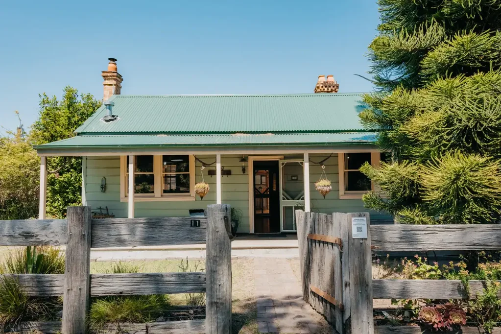 Pambula 3房  Heritage. Heart. Hidden Potential