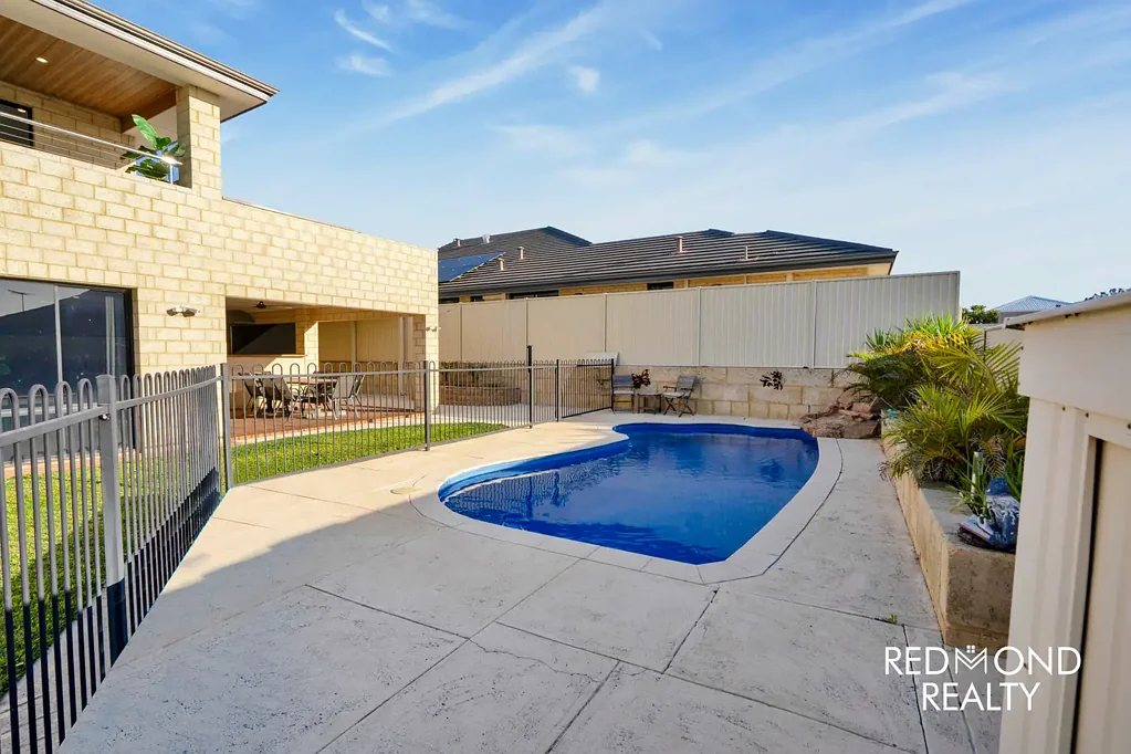 Burns Beach 4房  PERFECT COASTAL BLEND FOR FAMILY LIVING;
PARKS, SCHOOL, BEACH, IT’S ALL HERE!