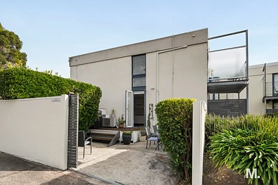Maribyrnong 2房 坐拥壮丽景观的宏伟生活方式——尽在 GRANDVIEW。 A LIFESTYLE AS GRAND AS THE VIEW- ONLY AT GRANDVIEW.