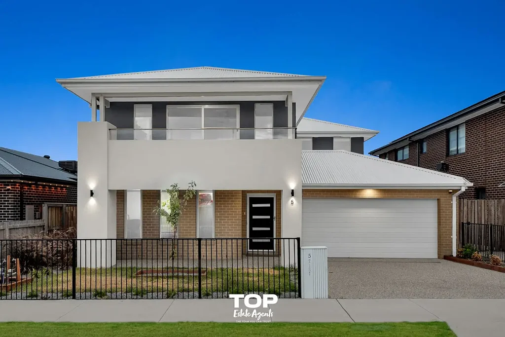 5 Walsdorf Street, Clyde North, VIC 3978