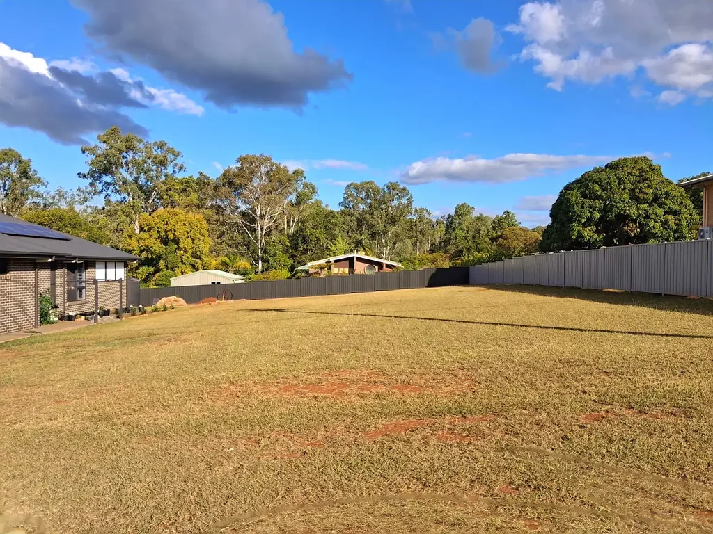Gin Gin Expansive 1008 sqm lot offers ample space for your dream home