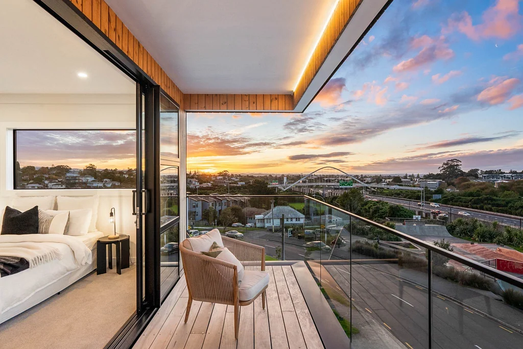 Mount Roskill 4ห้องนอน Luxury Living. Lift-Ready. Designed For Life