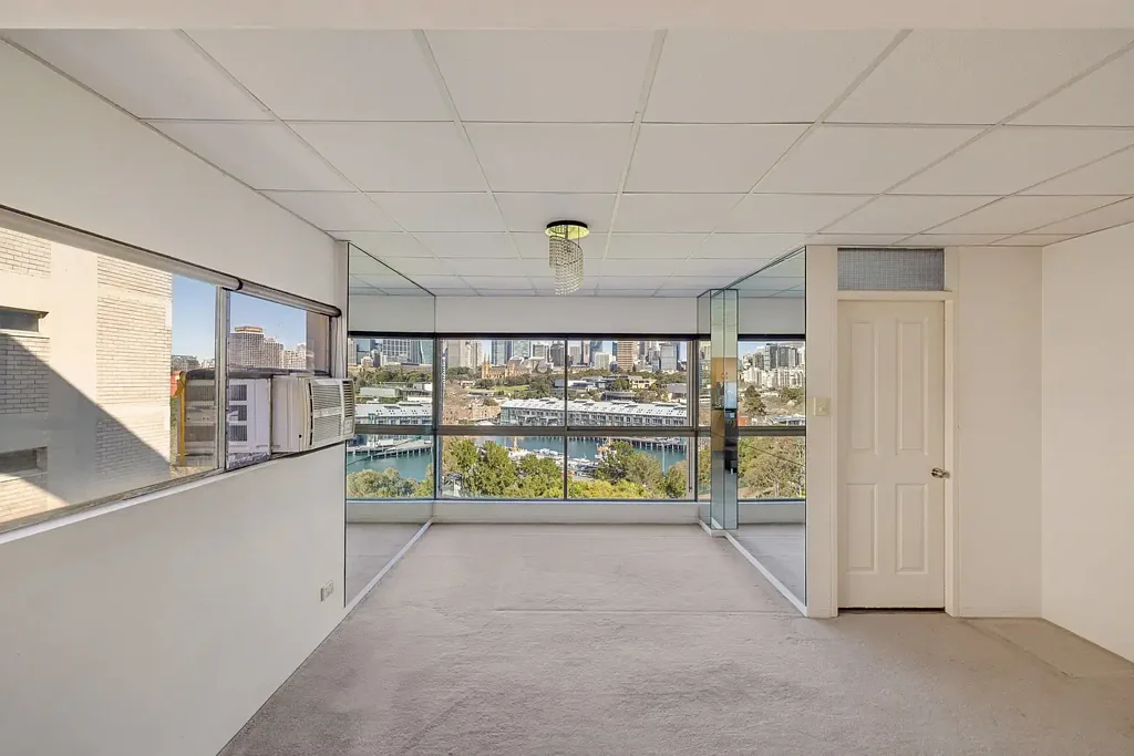 Studio with sweeping harbour and city views