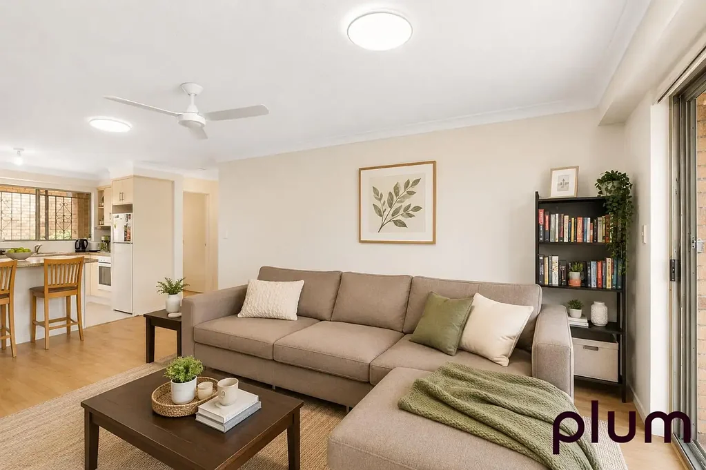 Fantastic Taringa unit with 2 courtyards!