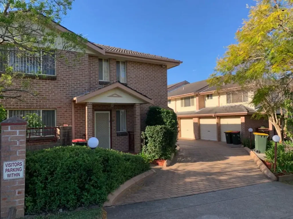 Excellent Family Townhouse...Three Bedrooms!!
