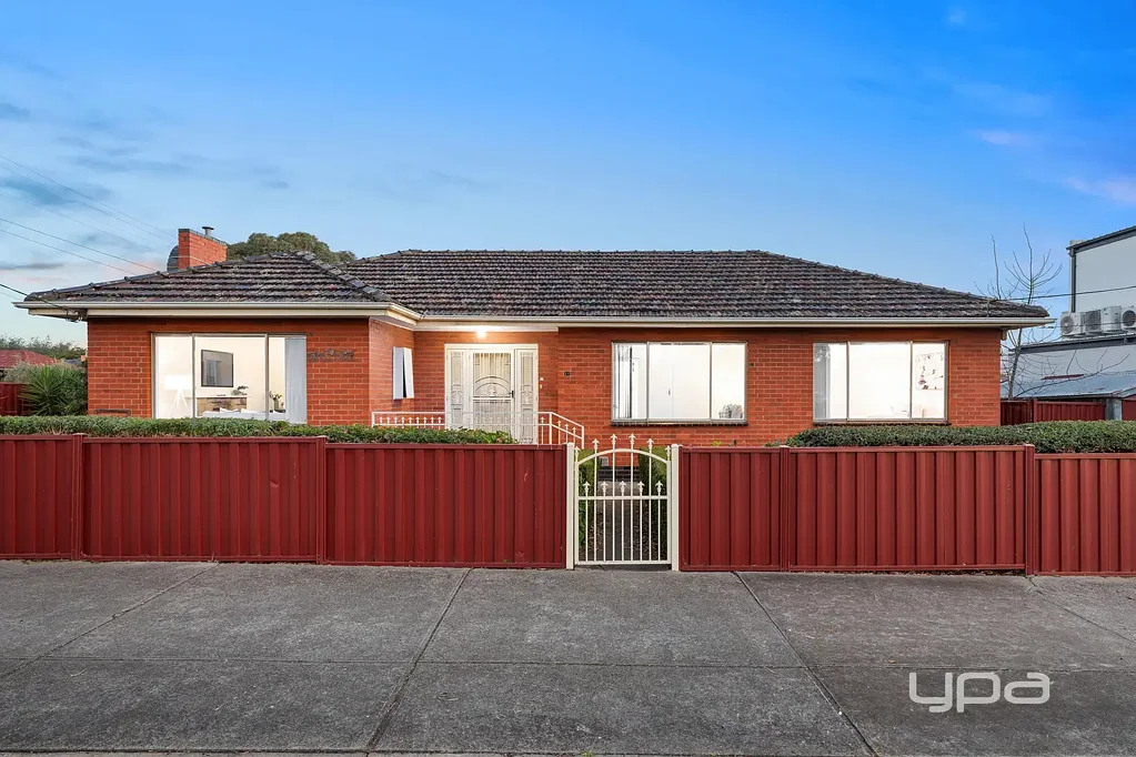 Avondale Heights 3ਬੈੱਡਰੂਮ Corner Opportunity in a Premium Avondale Heights Pocket