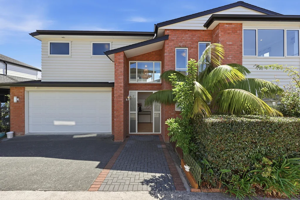Blockhouse Bay 4chambre Elevated Family Living | Professionals