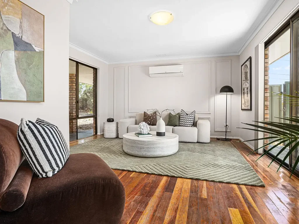 Bibra Lake 4침실 First Viewing Sat 3rd Jan 10am ***NO VIEWINGS PRIOR*** Spacious Family Living Versatile Floor Plan!