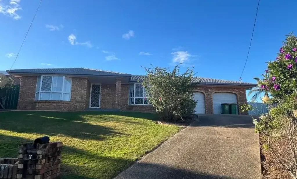 FAMILY HOME WITH AIR CONDITIONING AND IN-GROUND POOL