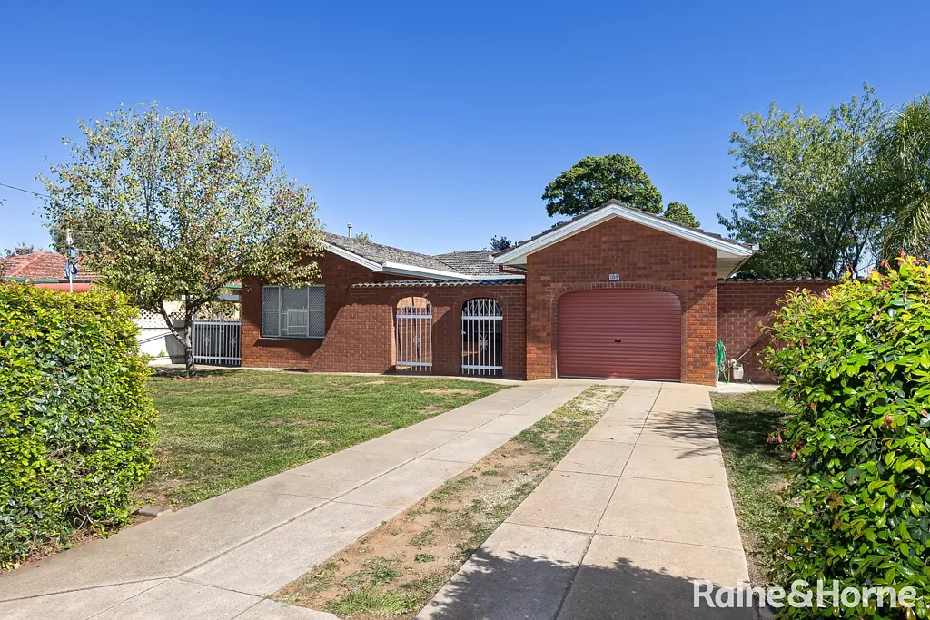 Mount Austin 4ห้องนอน Charming Brick Residence- Ready to Move in and Enjoy!
