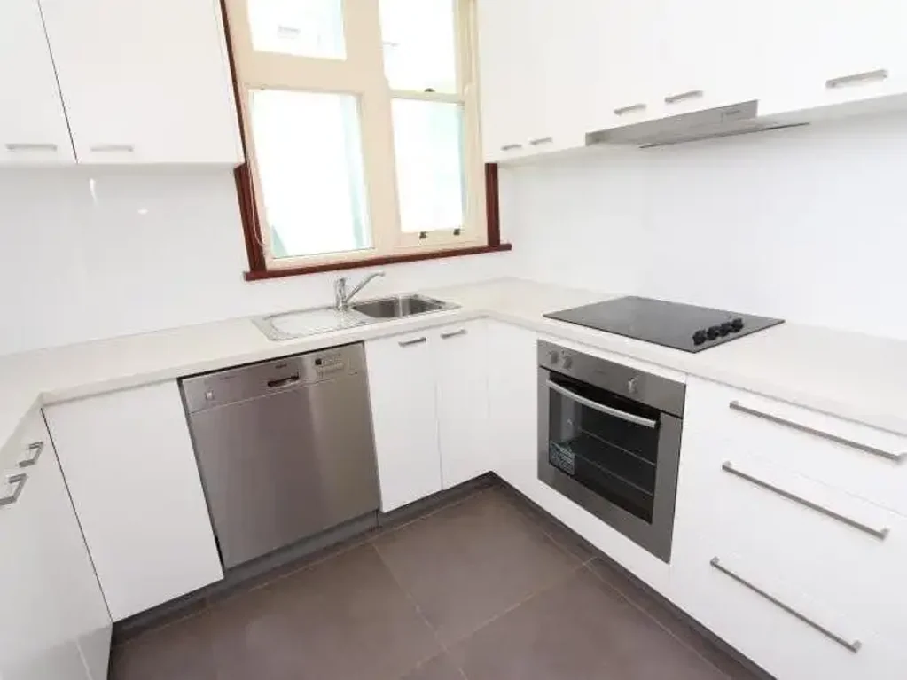 GRAND SEMI STYLE FULLY RENOVATED THREE BEDROOM APARTMENT