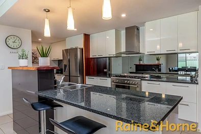 77 Lakeside Circuit, Dubbo, NSW 2830, 4房, 2浴, House