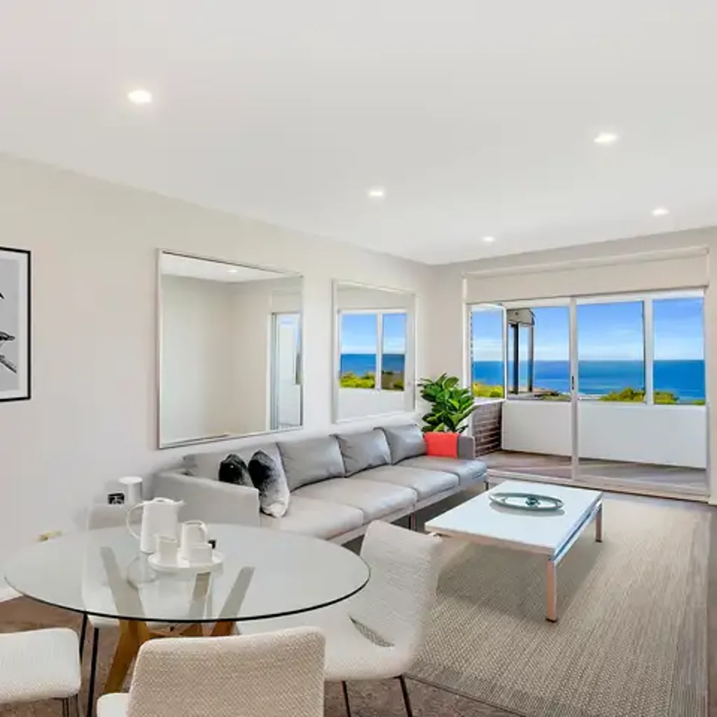 Top-Floor Apartment with Ocean Views