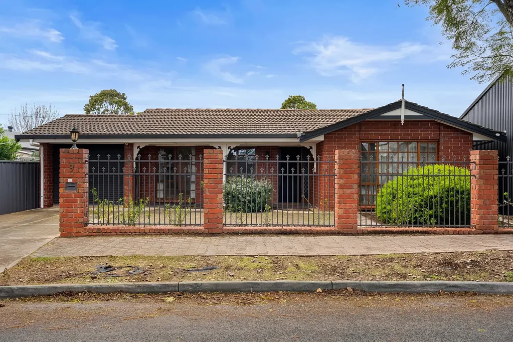 Clarence Gardens 3房  A flexible family footprint with room to renovate, refresh & make your own