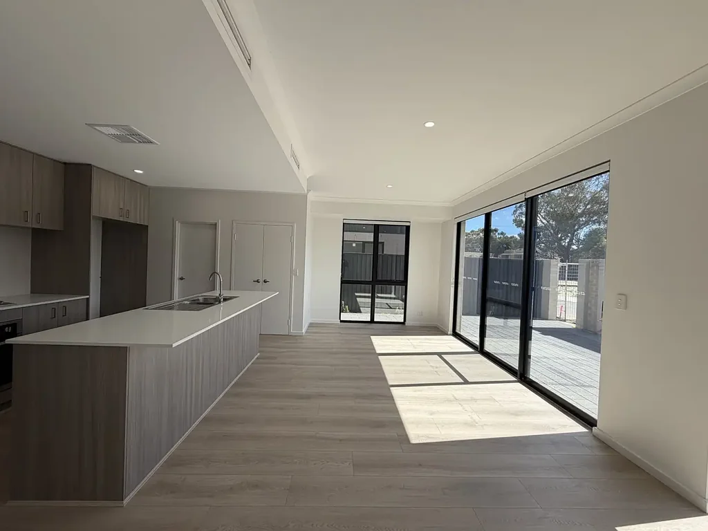 Modern, Low-Maintenance Living in Glendalough!