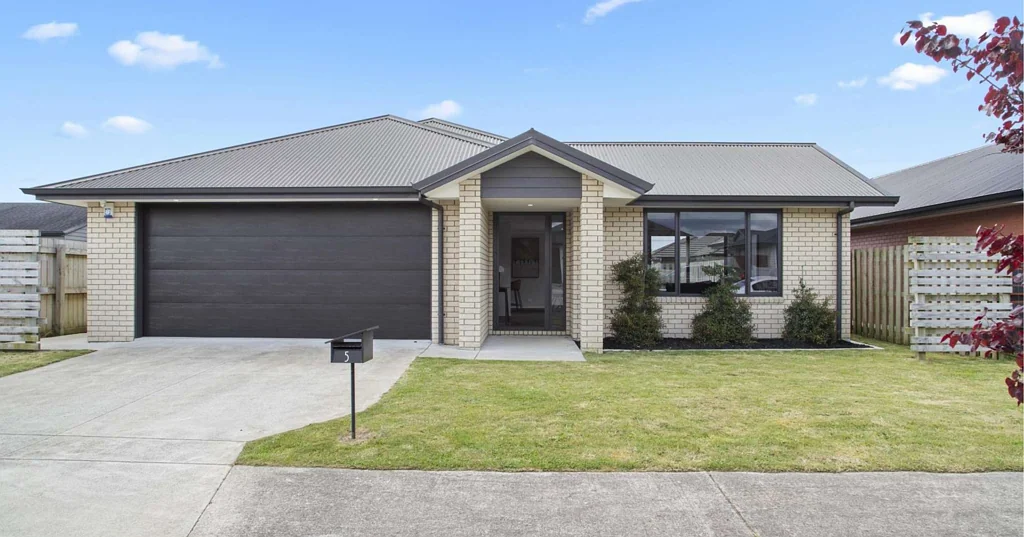 Modern 3-Bedroom Standalone Home in Pukekohe
