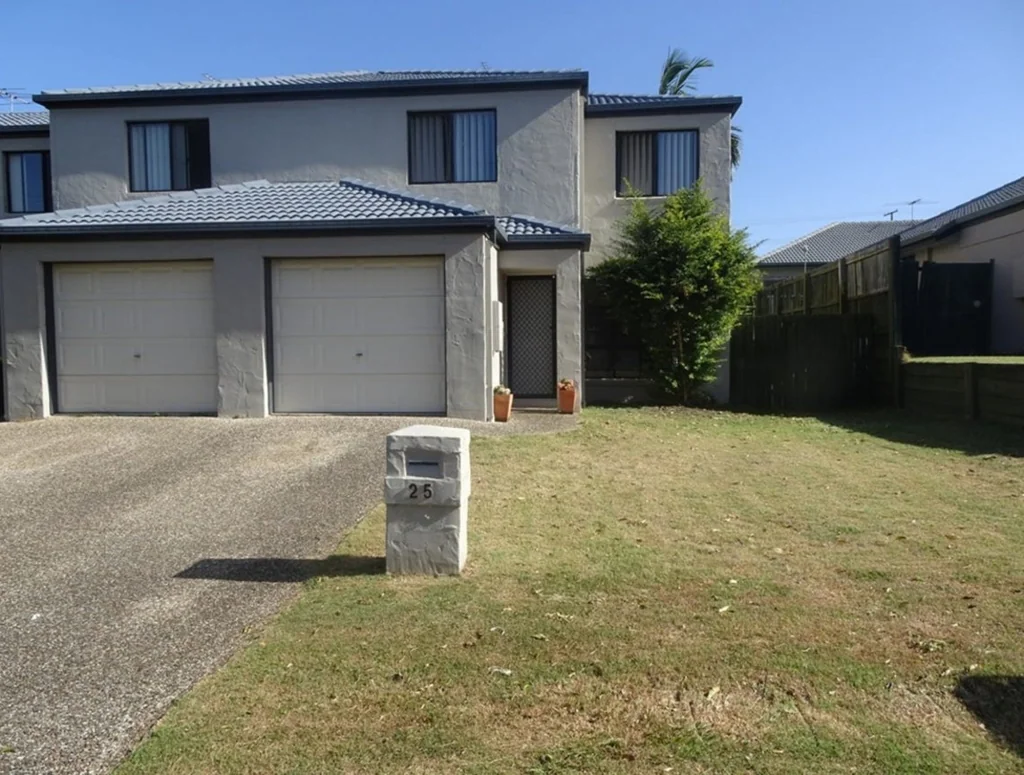Modern Townhouse Offering Space, Comfort & Convenience