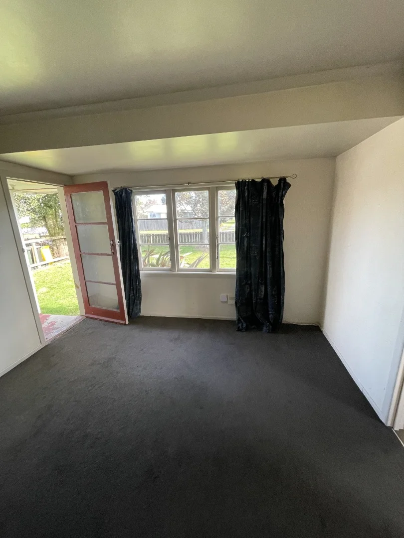 3 BEDROOM HOUSE CLOSE TO TOWN!