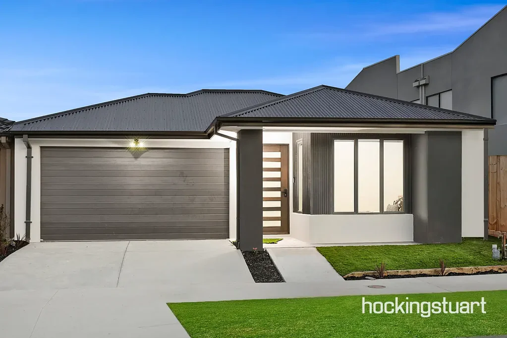 Donnybrook 4 Bedroom MINUTE AWAY FROM TRAIN STATION AND FREEWAY !!!!