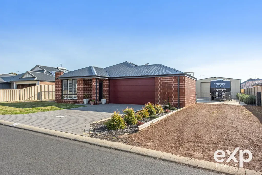 4 Harrison  Way, Waroona, WA 6215