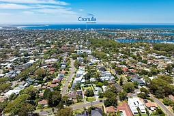 12 Saunders Bay Road, Caringbah South