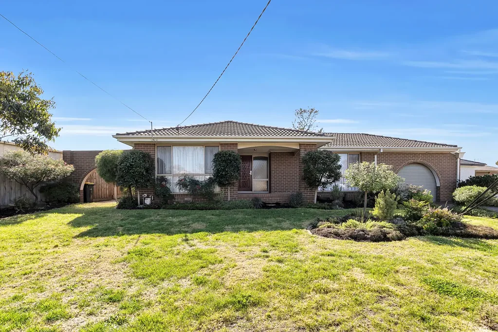 SPACIOUS HOME IN THE HEART OF WERRIBEE